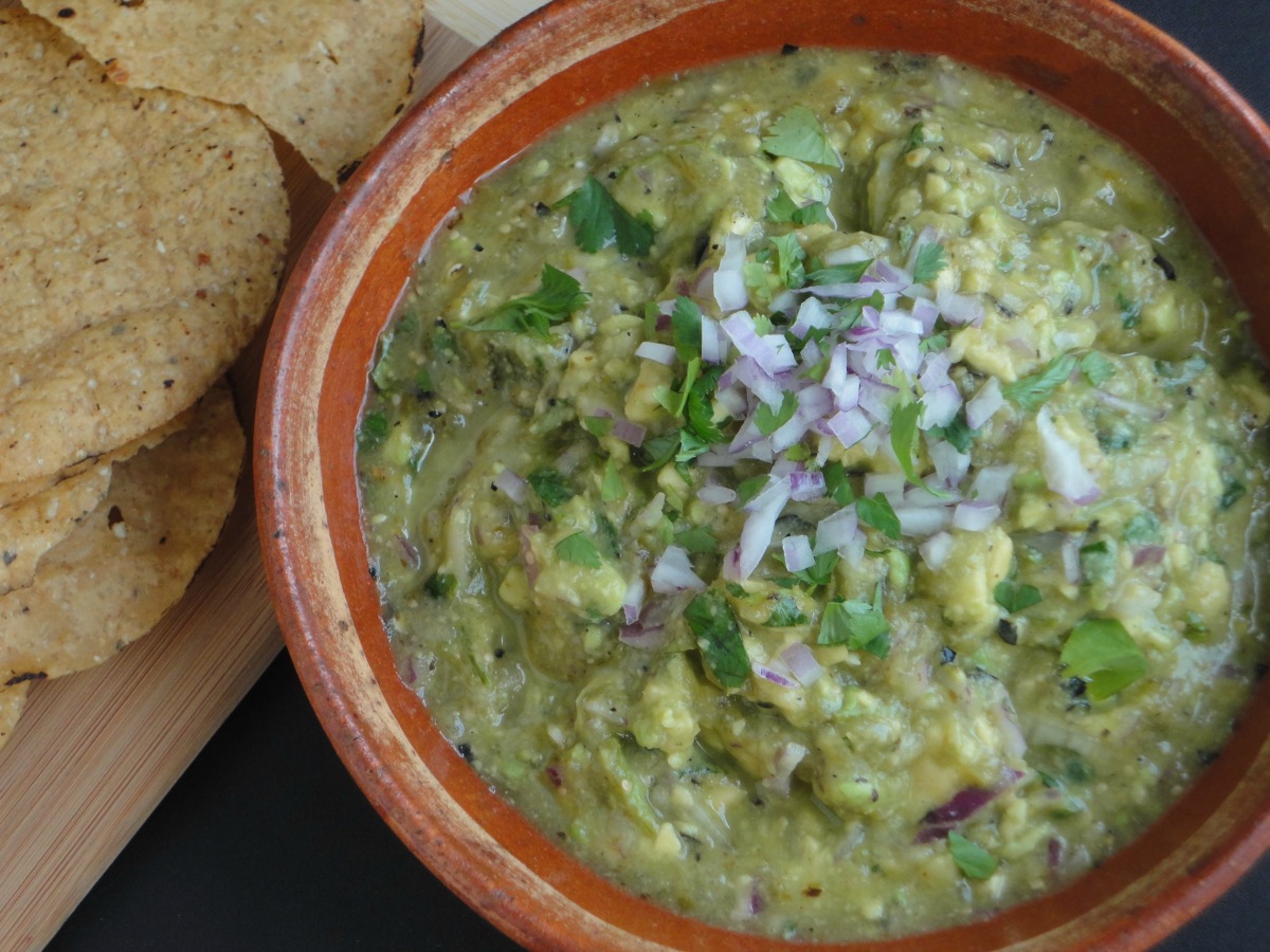 Grilled Tomatillo Guacamole by LatinoFoodie.com